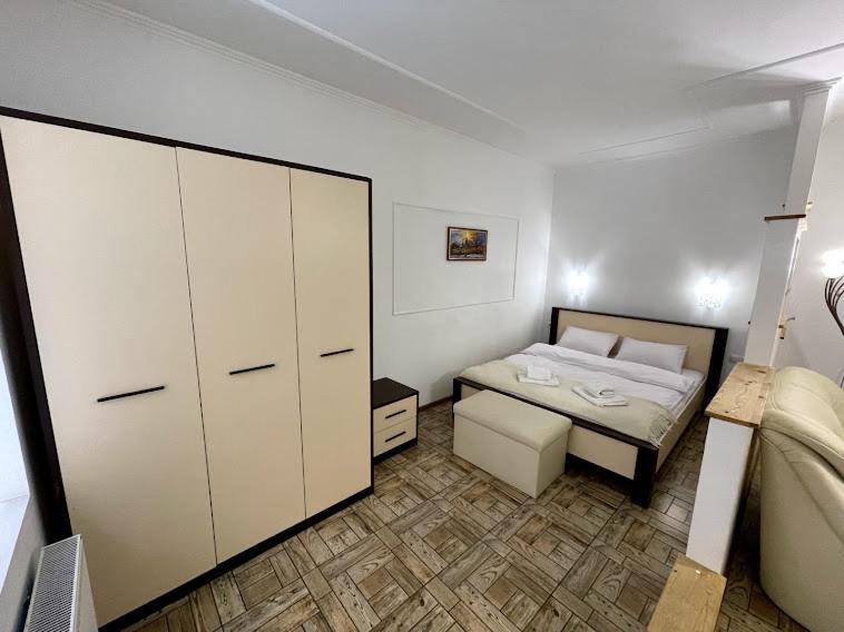 White Rooms On City Center Lviv Extérieur photo