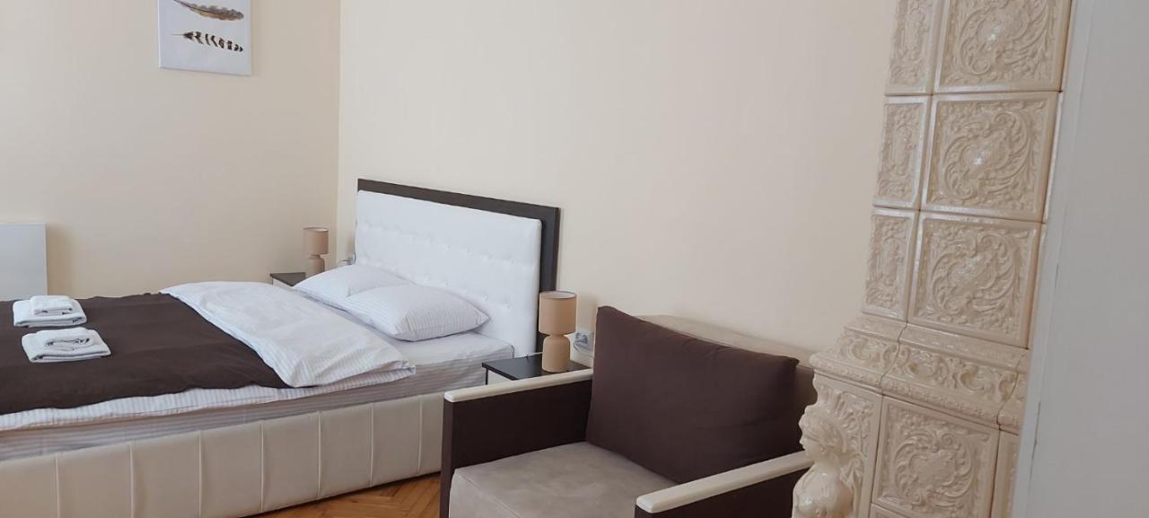 White Rooms On City Center Lviv Extérieur photo