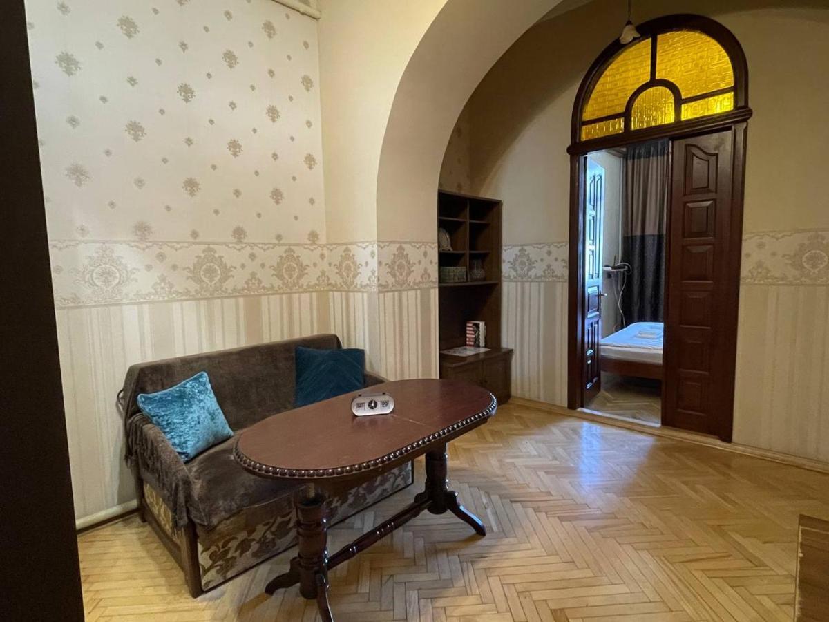 White Rooms On City Center Lviv Extérieur photo