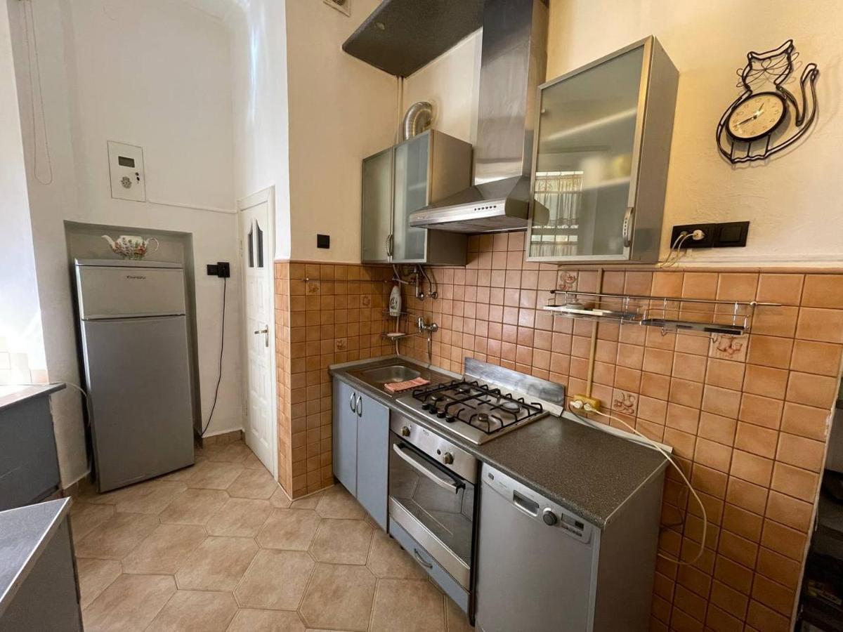 White Rooms On City Center Lviv Extérieur photo