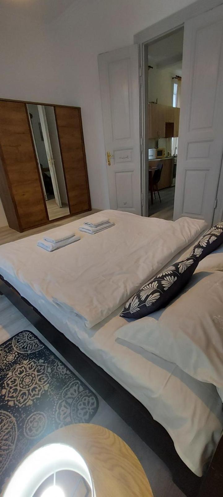 White Rooms On City Center Lviv Extérieur photo
