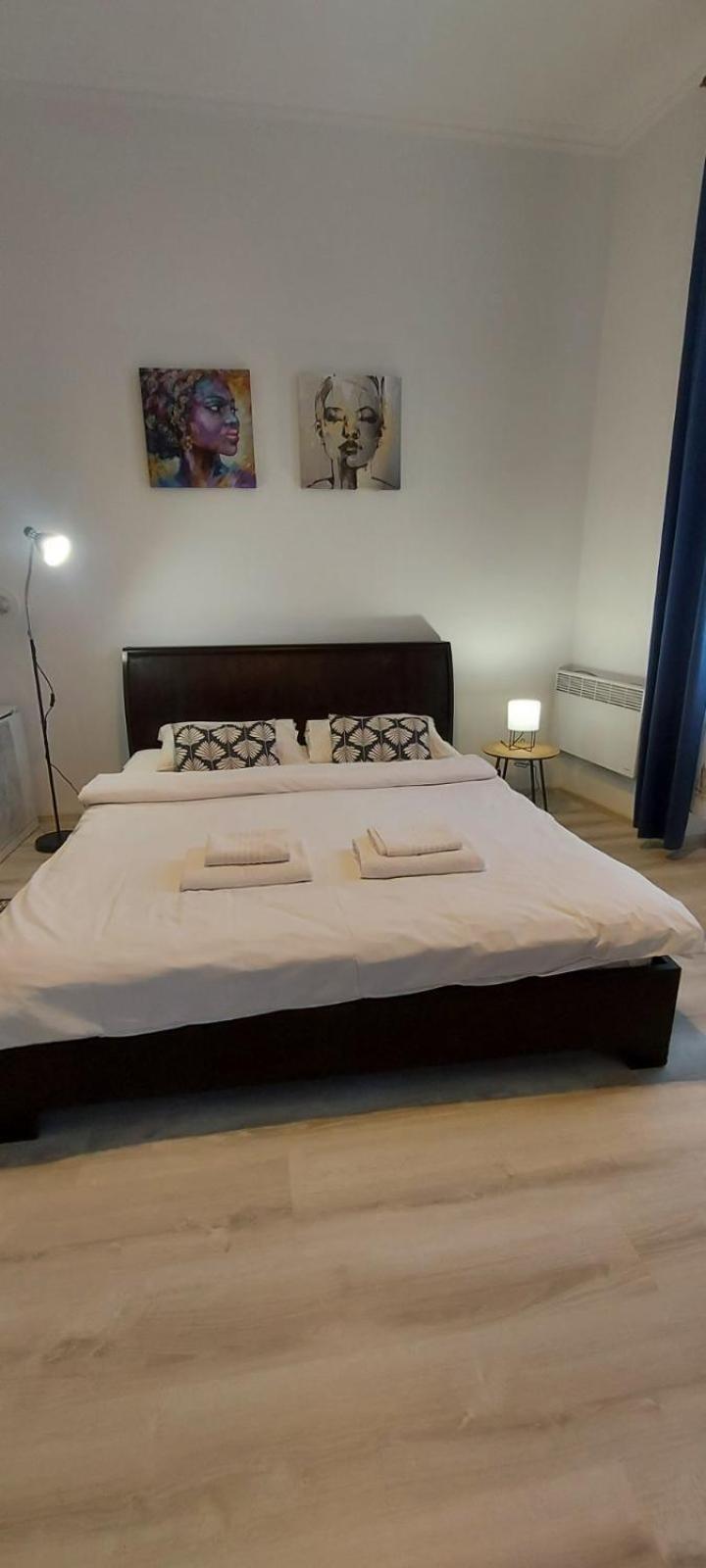 White Rooms On City Center Lviv Extérieur photo